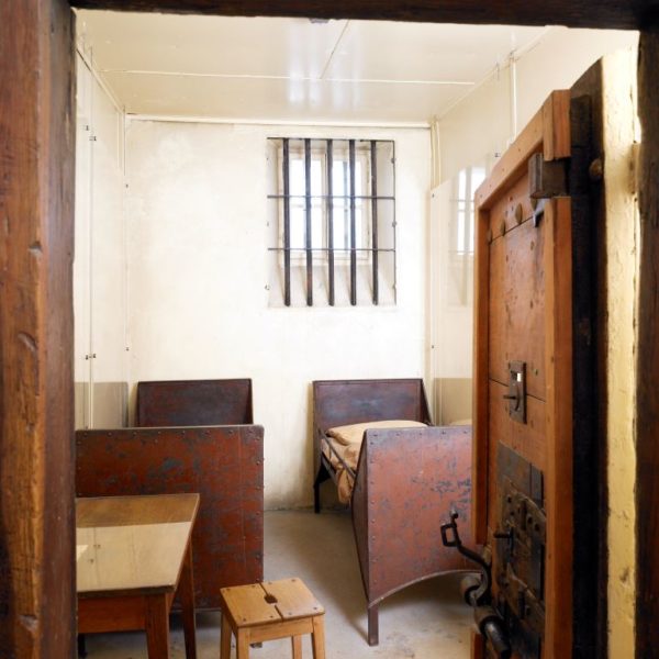 prison château nyon