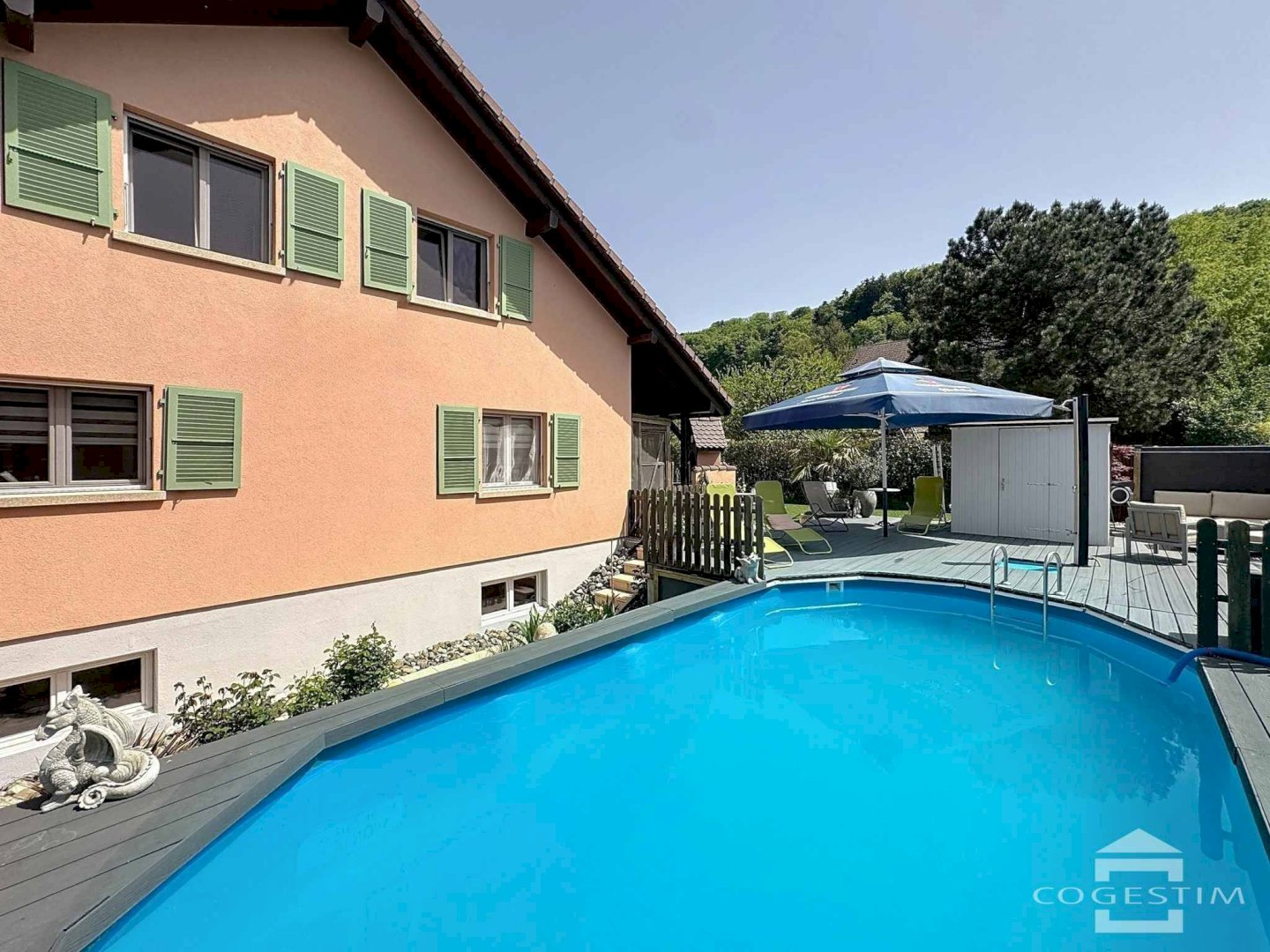 Maison jumelée de                              5.5 pièces avec piscine