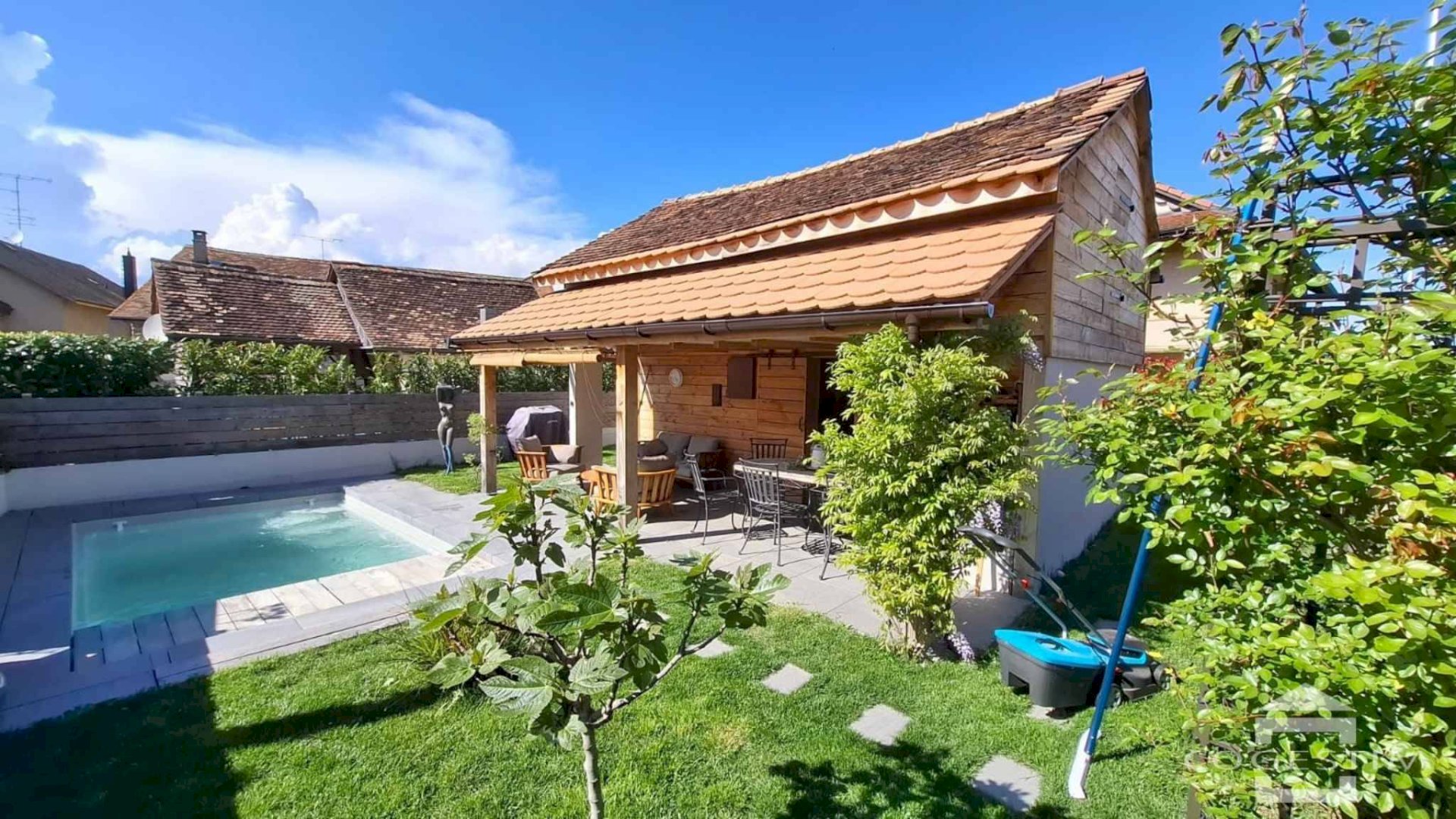 Maison familiale avec pool house