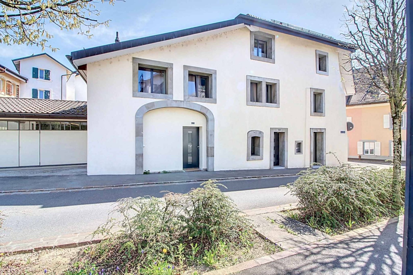 Maison de village abritant 2 appartements