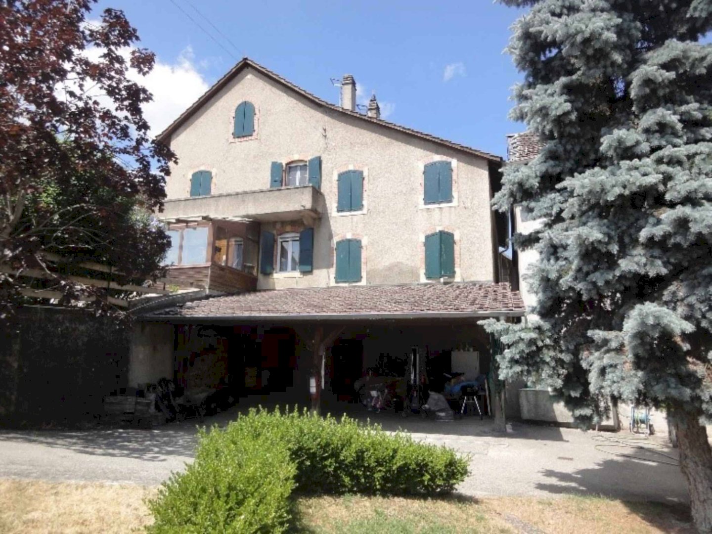 Charmante maison mitoyenne de 4½ pièces avec jardin et place de parc