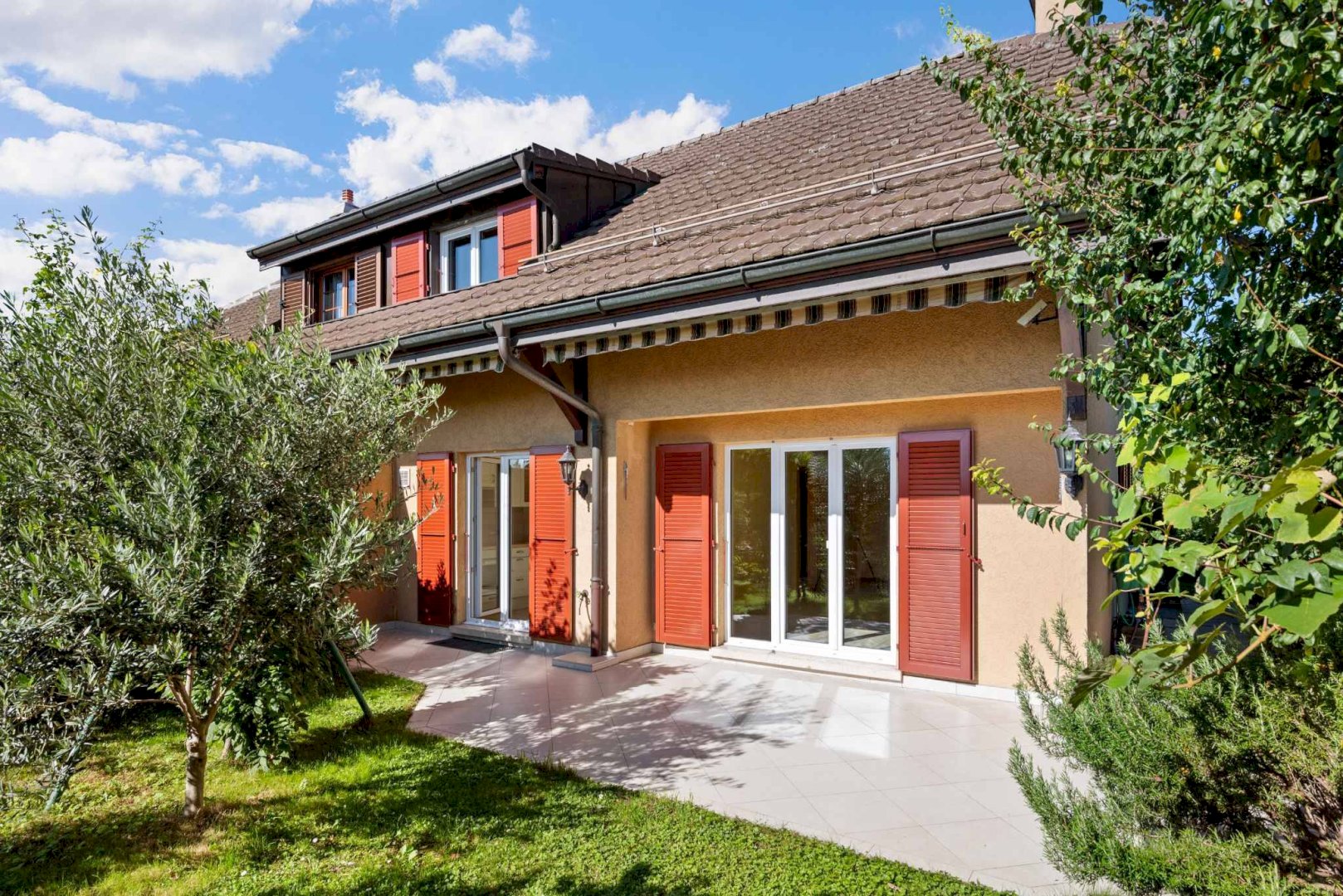 Belle villa mitoyenne avec magnifique jardin