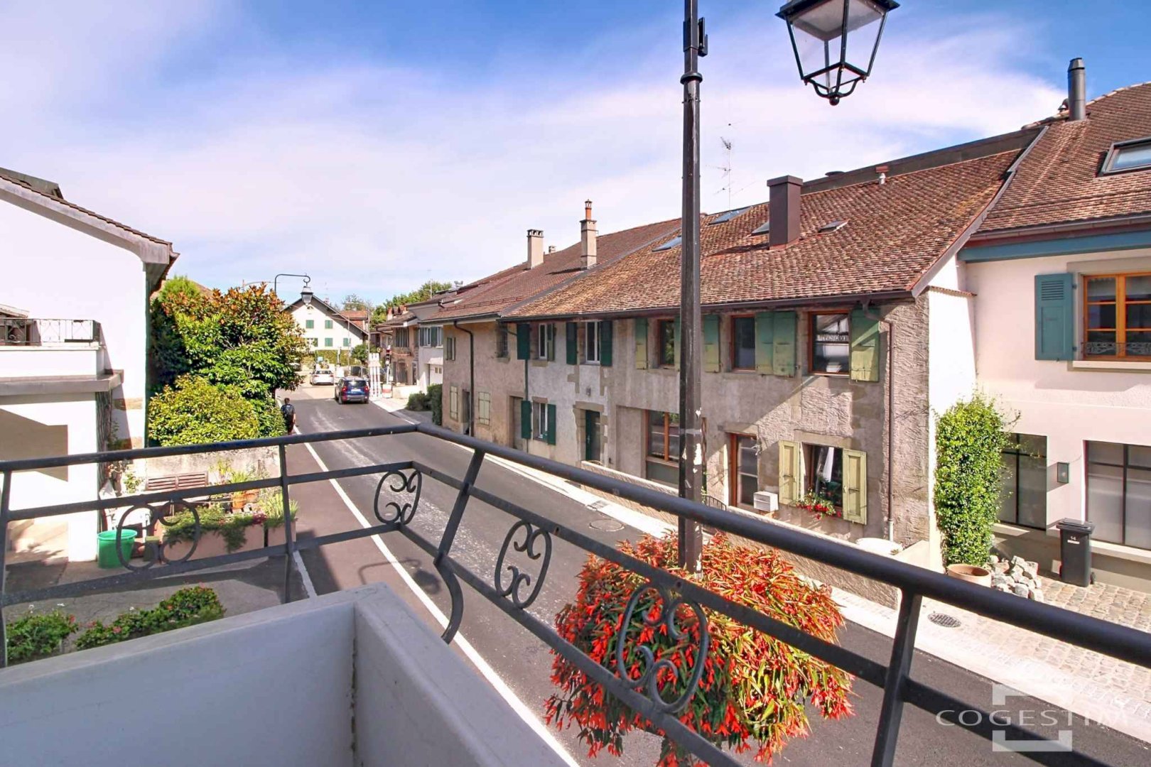 Pour investisseur
Immeuble mixte idéalement situé au cœur du village