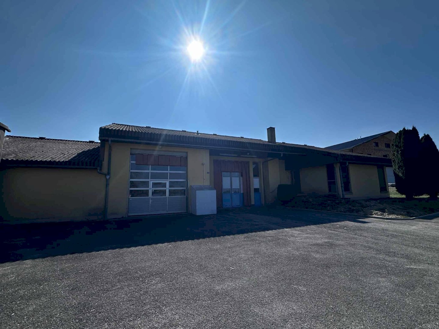 Magnifique parcelle de 2’945 m2 avec surface artisanal et bureaux à vendre