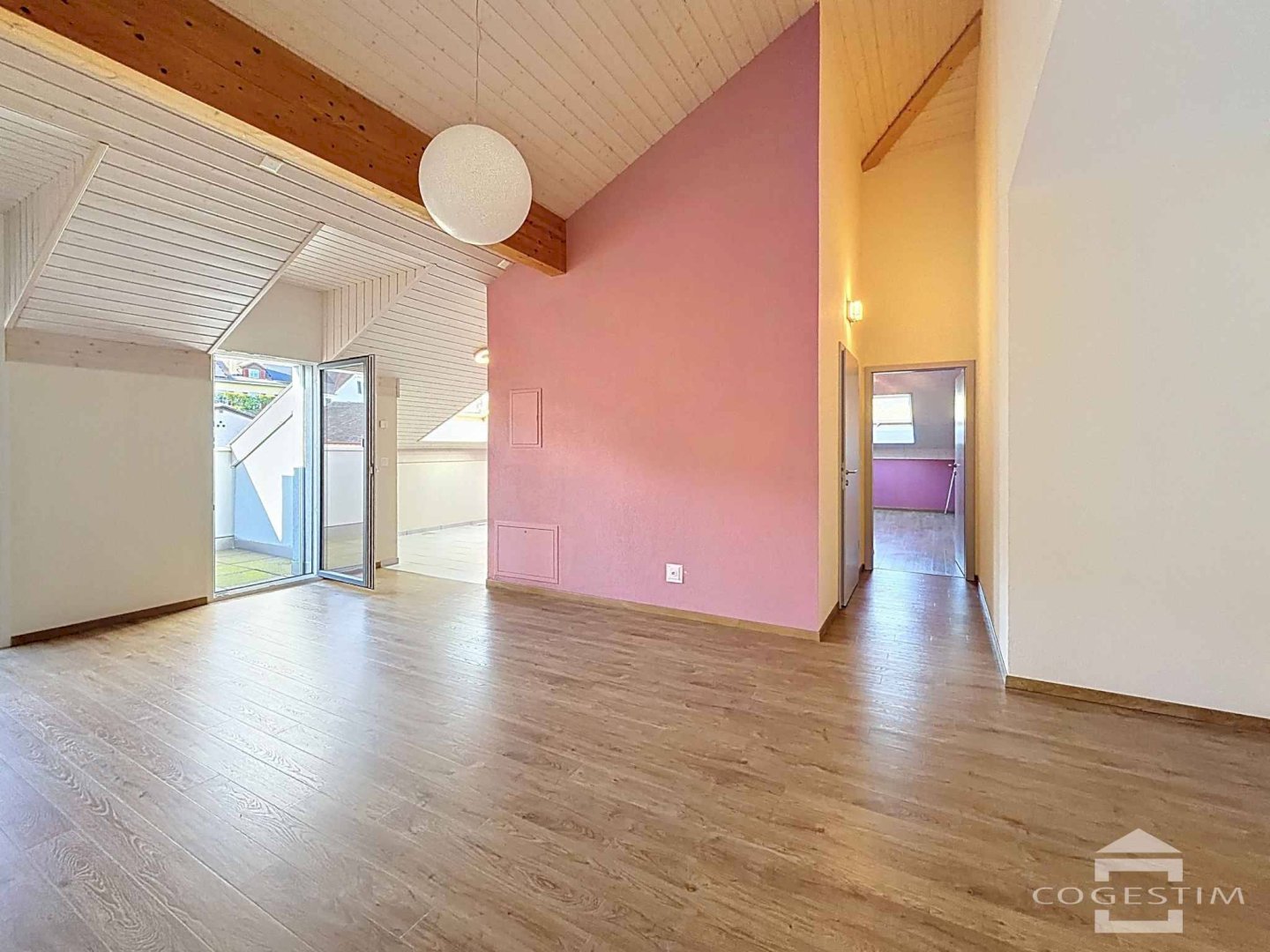 Appartement 2.5 pièces 
avec balcon et vue dégagée