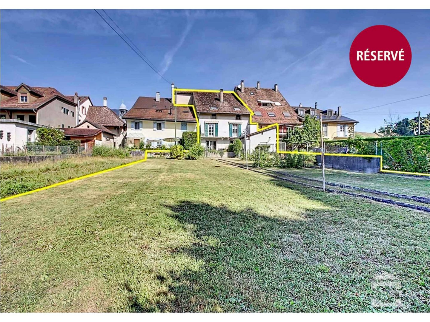 Maison comprenant 3 logements avec un grand terrain à Chéserex