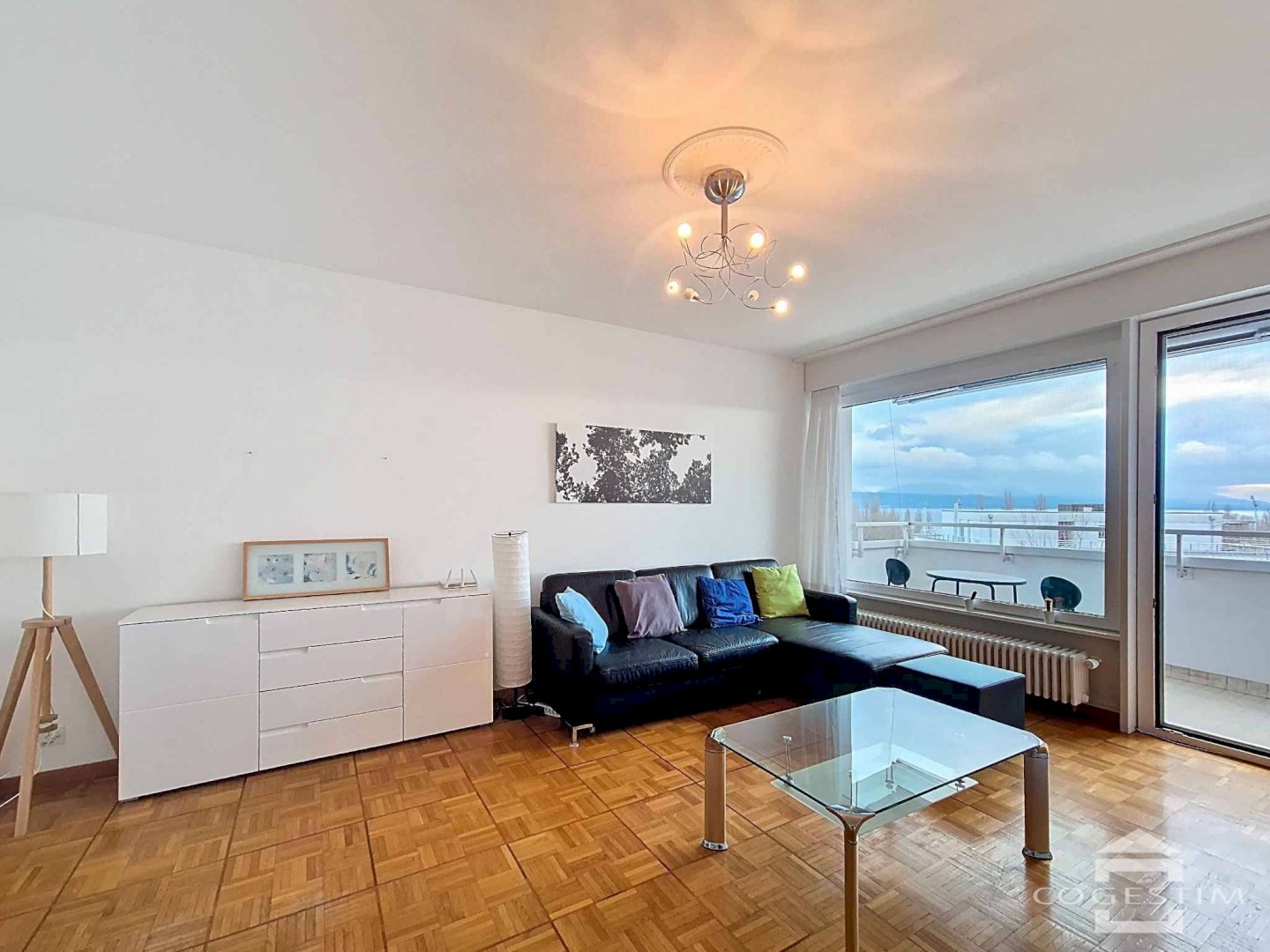 Quartier de Montriond / Cour
à deux pas du Léman
Appartement lumineux de 3.5 pièces