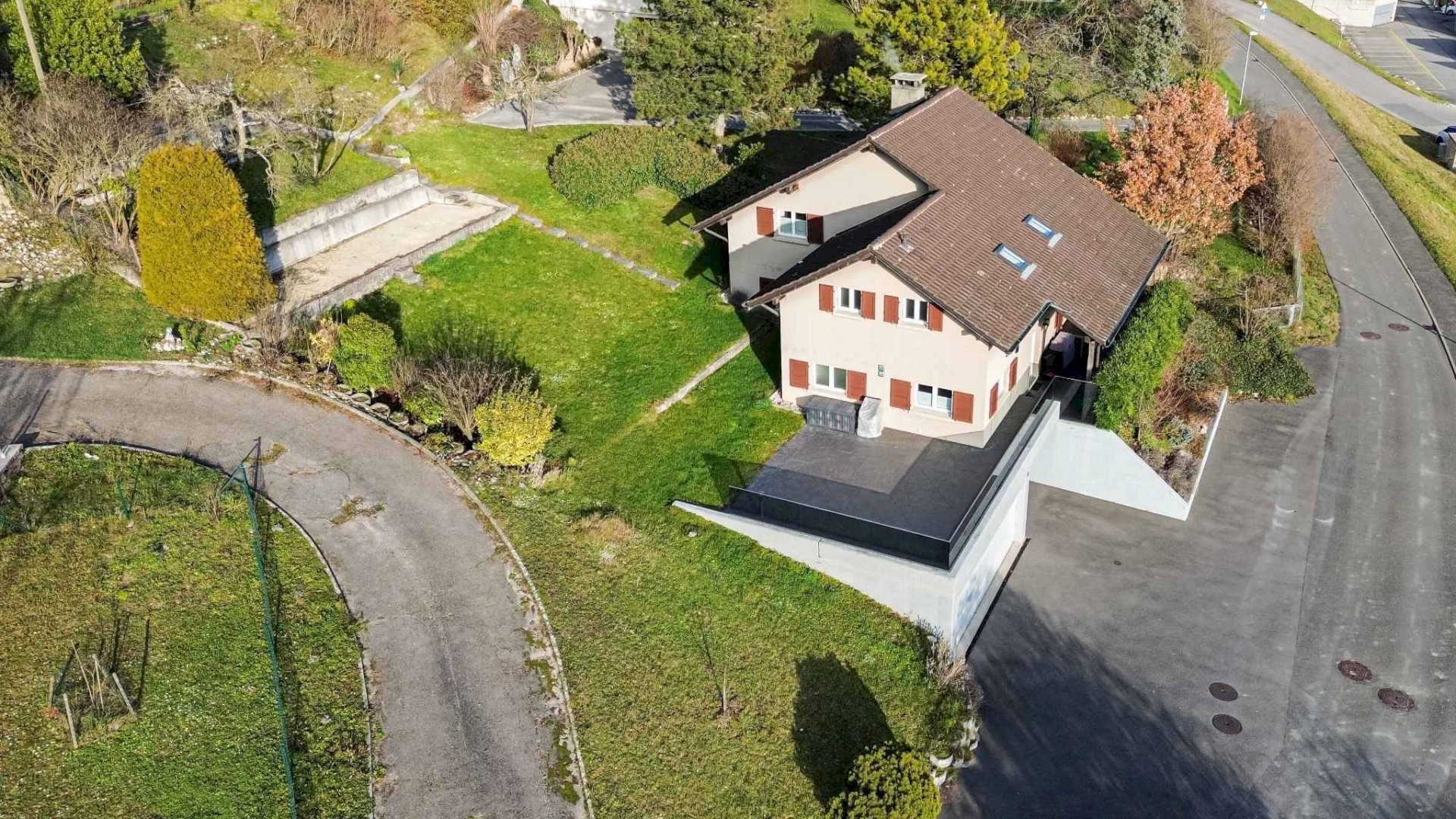 Magnifique villa individuelle de 7½ avec vue dégagée, terrasse et grand jardin verdoyant