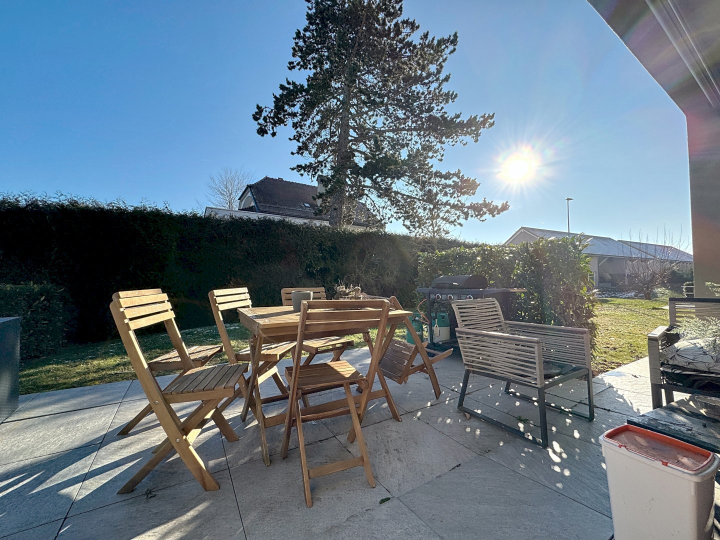 Appartement rafraîchi de 2 pièces au rez-de-chaussée