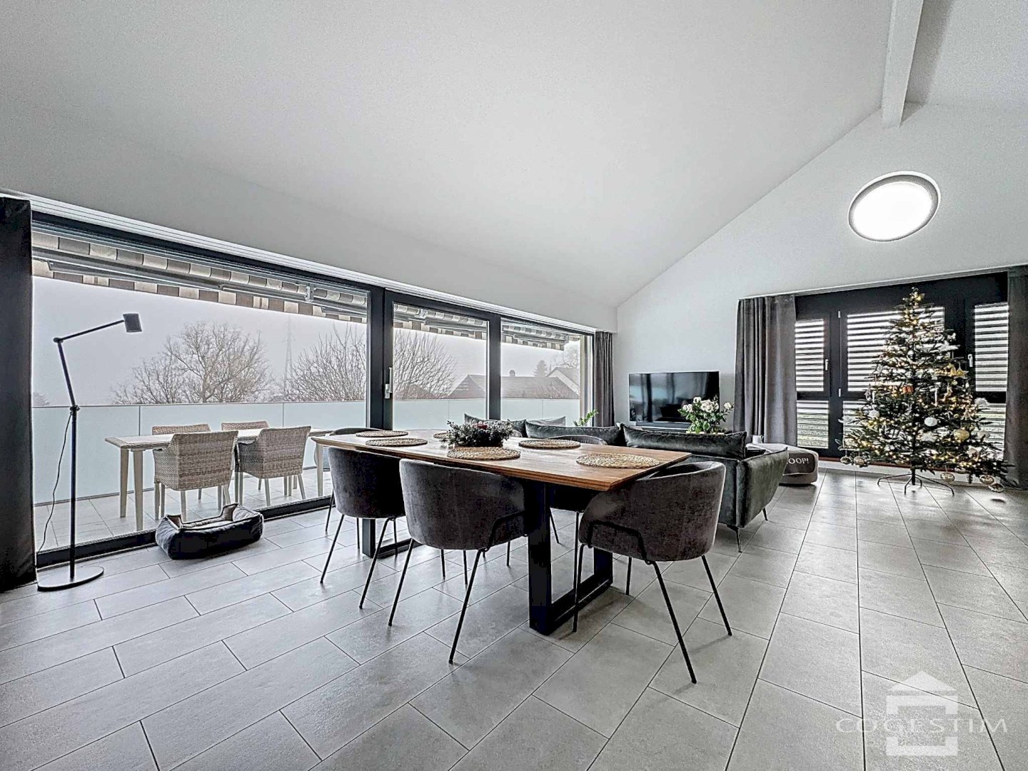 Appartement de standing, avec piscine, de 4.5 pièces à Signy