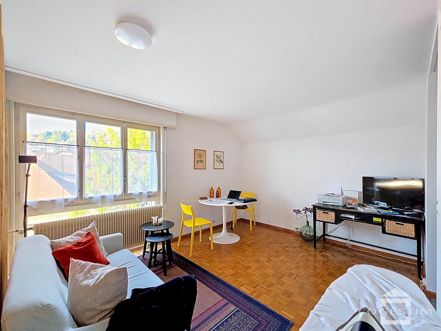 Joli studio au 3ème étage d&rsquo;environ 29m2